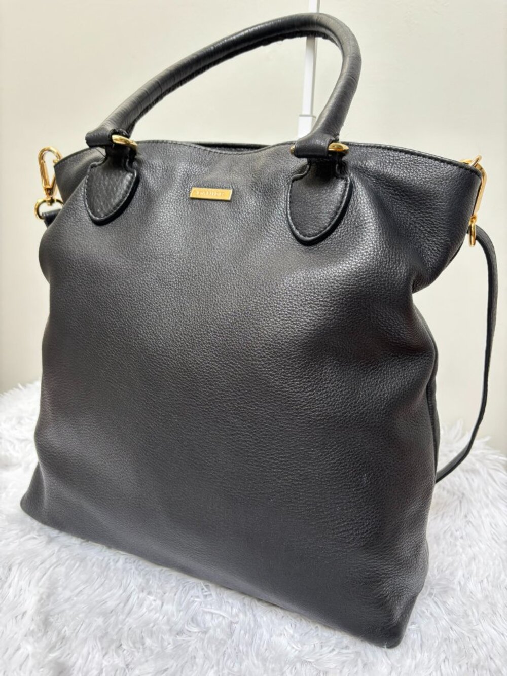 Danier Black Genuine Leather 2-Way Shoulder Bag - Picture 4 of 14
